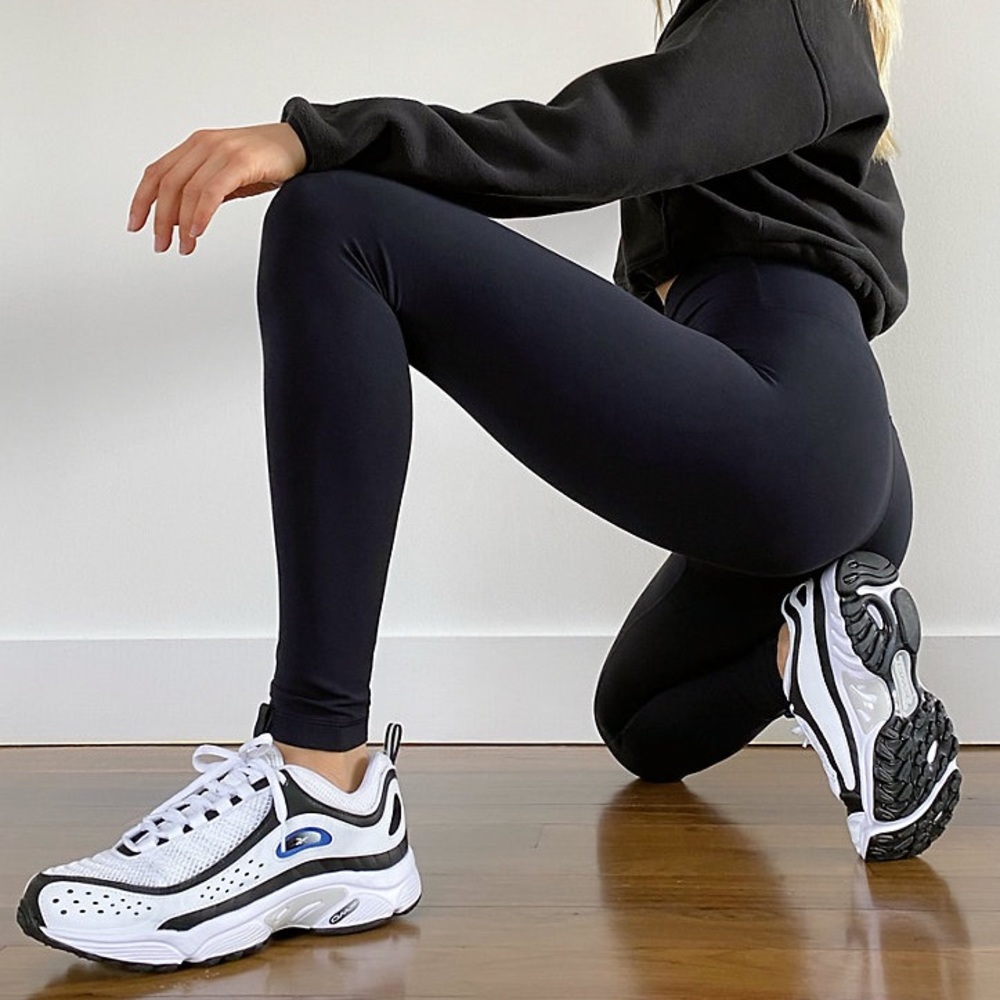 BNWT Aritzia TNA butter high rise leggings 7/8